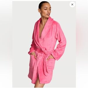 NWT VS Cozy & Gorgeous Pink Heart Plush Robe!
